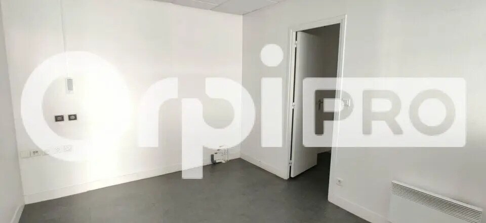 Flex dans Verrières-le-Buisson à louer - Photo du bâtiment - Image 3 de 9