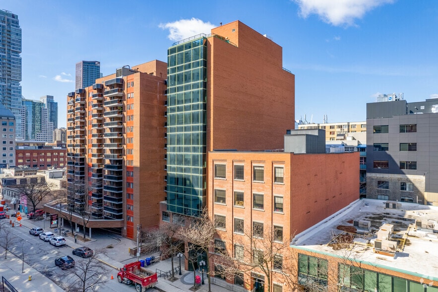 30 St Patrick St, Toronto, ON for lease - Building Photo - Image 1 of 5