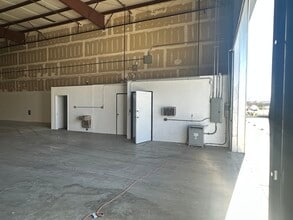 17205 Eucalyptus St, Hesperia, CA for lease Building Photo- Image 1 of 12