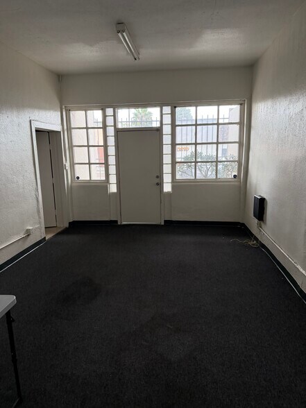5239 Atlantic Ave, Long Beach, CA à vendre - Photo du bâtiment - Image 2 de 16