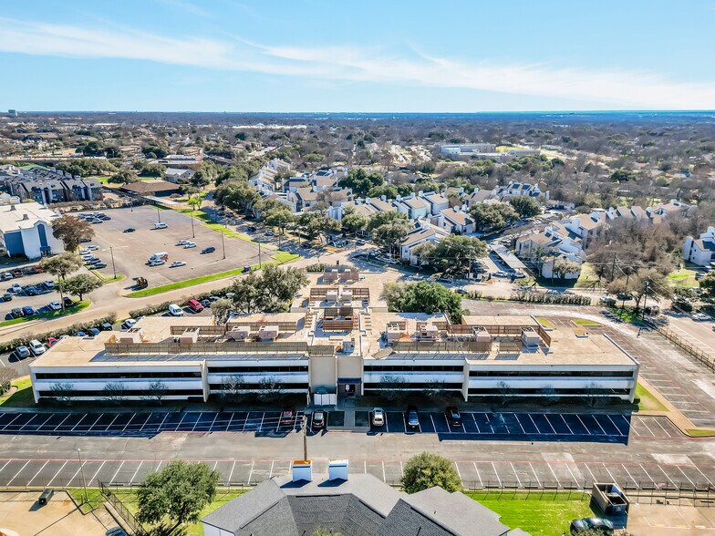 11325 Pegasus St, Dallas, TX à vendre - Photo du bâtiment - Image 2 de 7