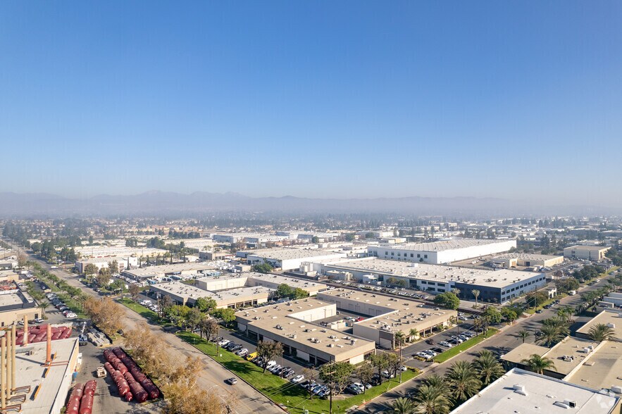 1200 N Jefferson St, Anaheim, CA à vendre - Photo du bâtiment - Image 2 de 14
