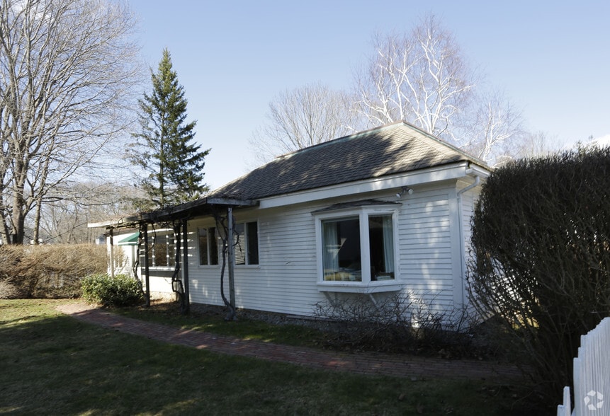 20 Oak St, Beverly Farms, MA for lease - Building Photo - Image 2 of 8