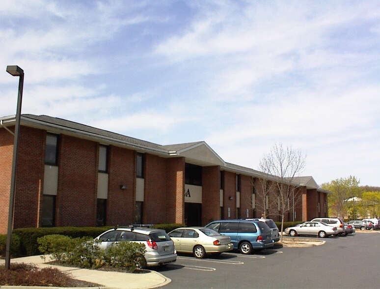 196 Princeton Hightstown Rd, West Windsor, NJ à louer - Photo du bâtiment - Image 2 de 3