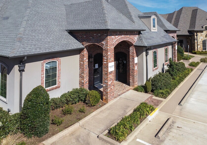 2333 Dueling Oaks Dr, Tyler, TX à louer - Photo du bâtiment - Image 2 de 24