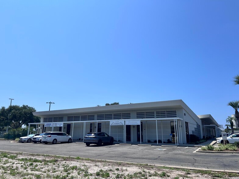 1217 Airport Rd, Destin, FL for lease - Building Photo - Image 1 of 10