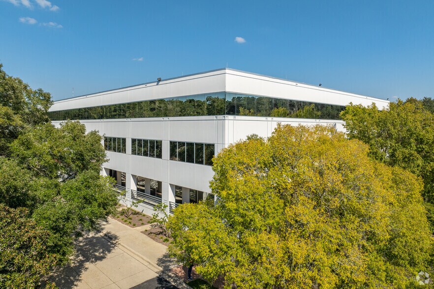 Woodcrest Office Park portefeuille de 3 propriétés à vendre sur LoopNet.ca - Photo du bâtiment - Image 3 de 63