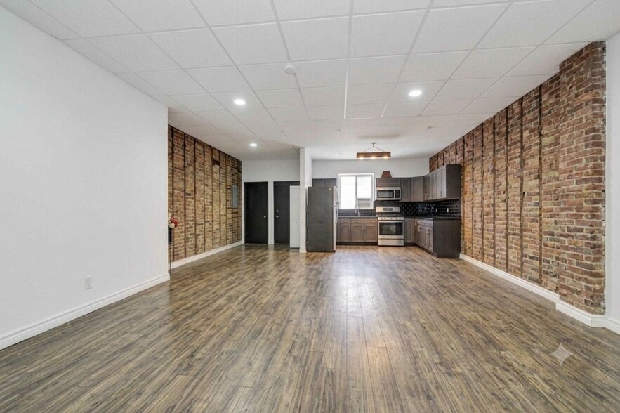 5224 35th St, Long Island City, NY à vendre - Photo intérieure - Image 2 de 15