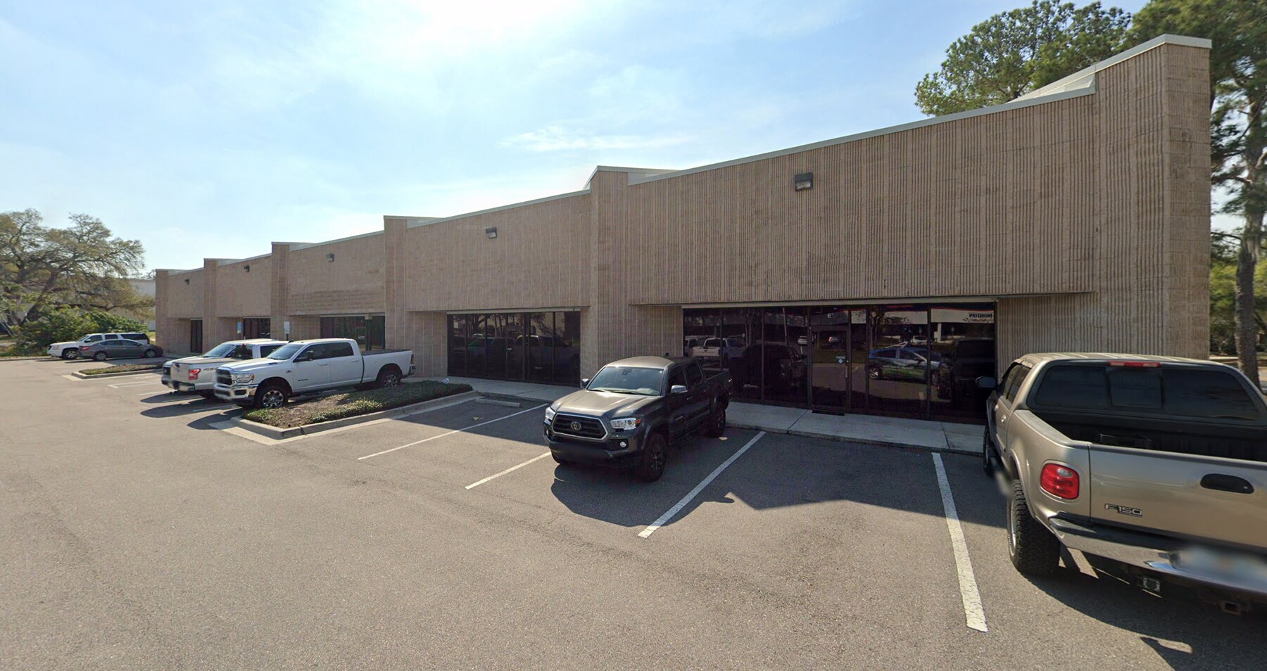 9203 King Palm Dr, Tampa, FL for lease Primary Photo- Image 1 of 4