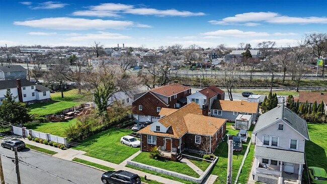 More details for Portfolio of 2 For Sale – Multifamily for Sale, Staten Island, NY