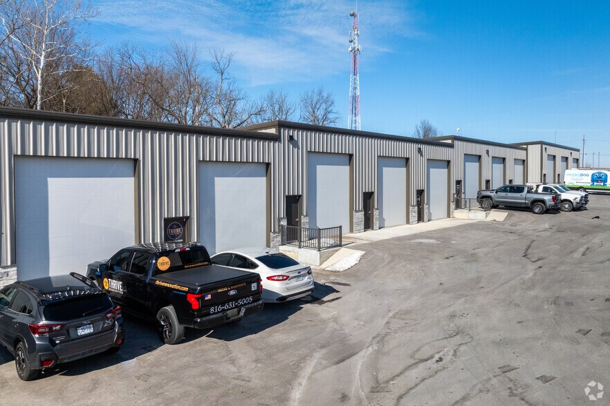 7080 Ensign Dr, Parkville, MO à vendre - Photo principale - Image 1 de 18