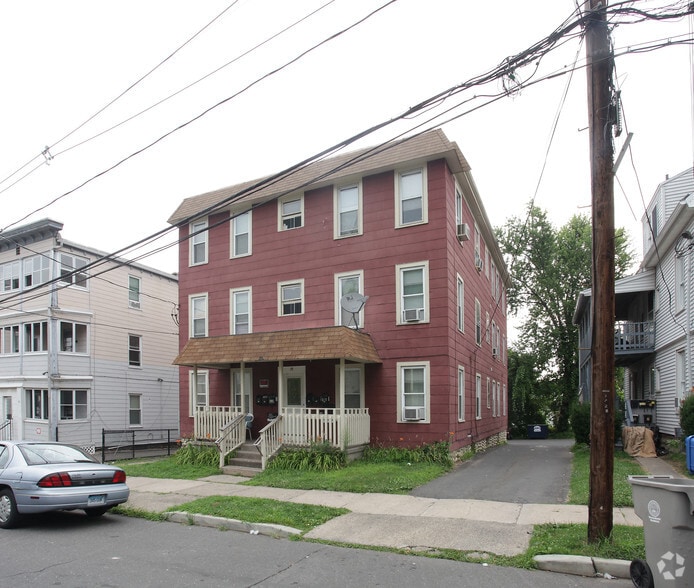 19 Landry St, Bristol, CT à vendre - Photo du bâtiment - Image 2 de 3
