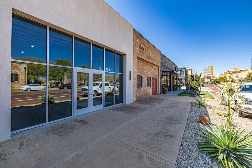 611 Broadway, Lubbock, TX à vendre - Photo du bâtiment - Image 2 de 60
