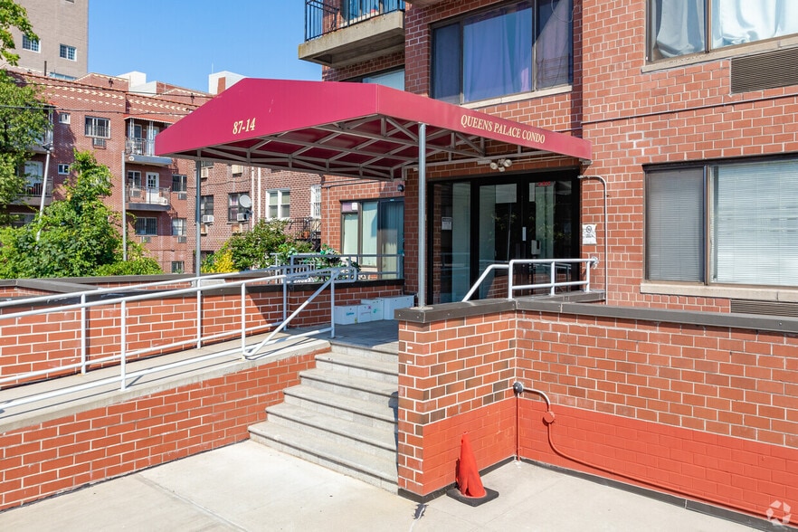 8714 57th Rd, Elmhurst, NY à vendre - Photo du bâtiment - Image 3 de 8