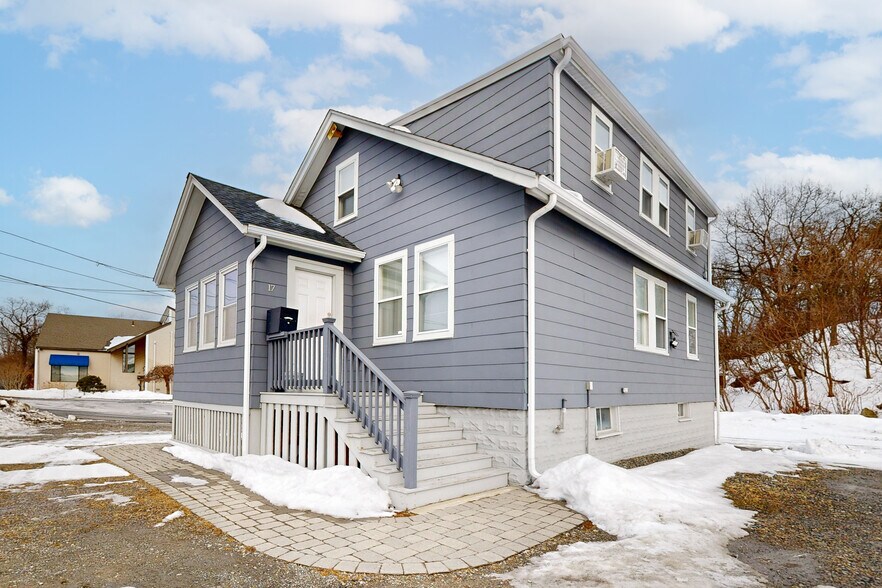 17 Lark Ave, Saugus, MA à louer - Photo du bâtiment - Image 2 de 11