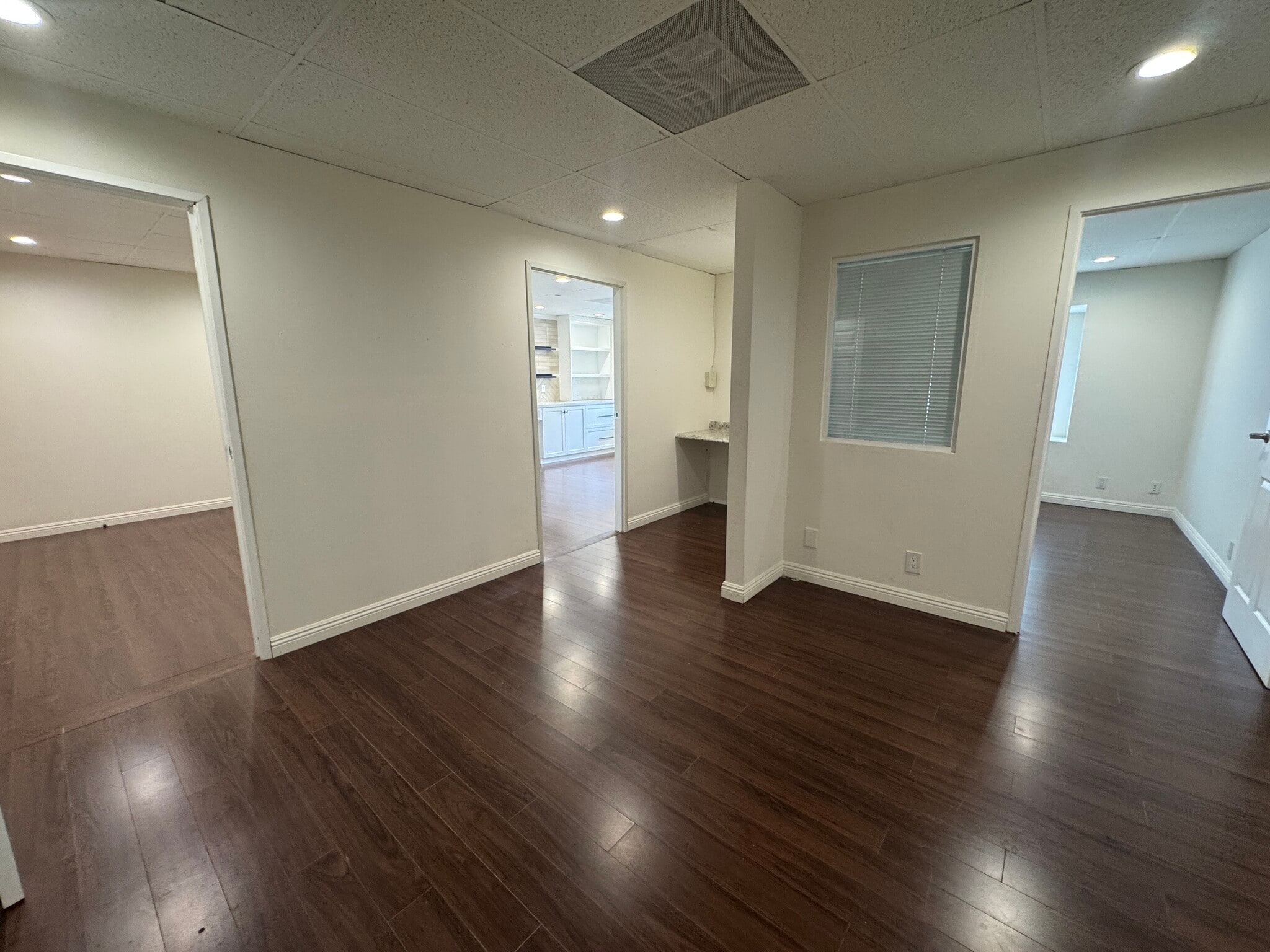 15928 Ventura Blvd, Encino, CA for lease Building Photo- Image 1 of 3