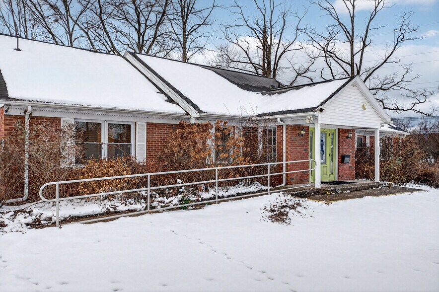 301 Hurley Ave, Kingston, NY à vendre - Photo du bâtiment - Image 3 de 25