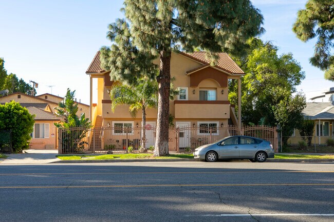 Plus de détails pour 17088 Chatsworth St, Granada Hills, CA - Multi-résidentiel à vendre