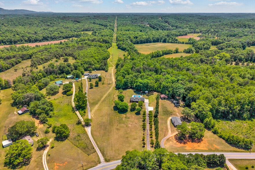635-705 Dacusville Rd portefeuille de 2 propriétés à vendre sur LoopNet.ca - Photo principale - Image 2 de 3