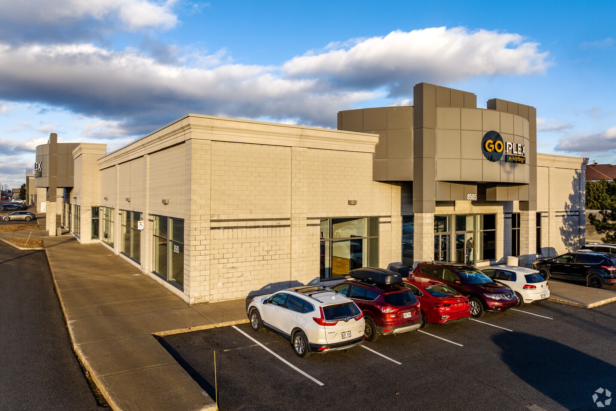 8505 Boul Taschereau, Brossard, QC for sale Primary Photo- Image 1 of 1