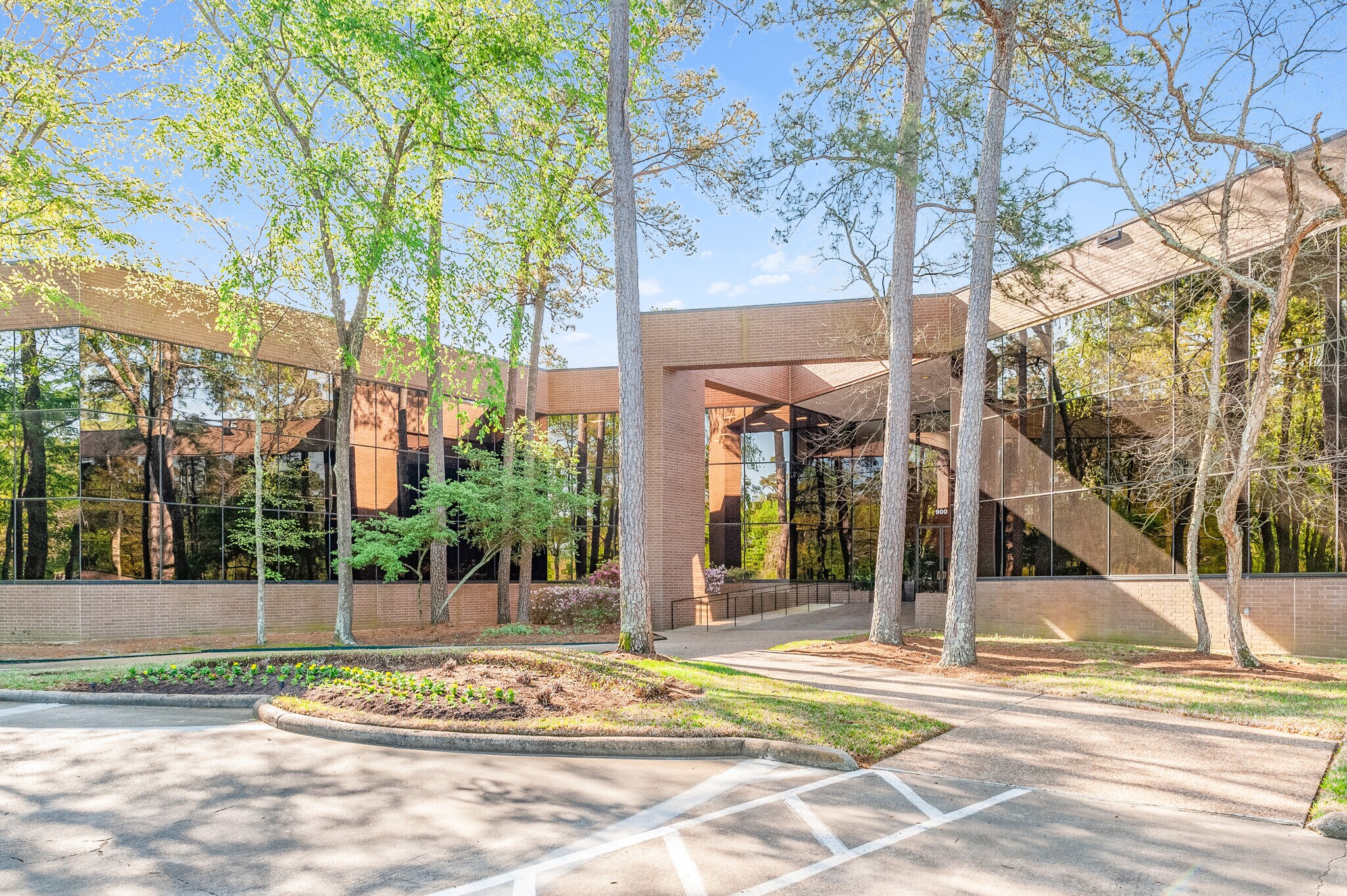 900 Rockmead Dr, Kingwood, TX à louer Photo principale- Image 1 de 11