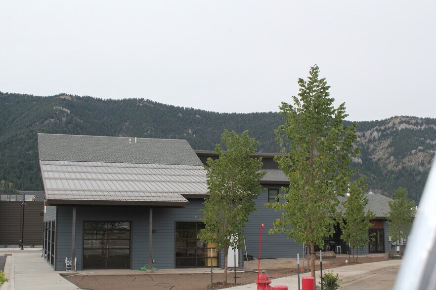245 Town Center Ave, Big Sky, MT à louer - Photo du bâtiment - Image 2 de 2