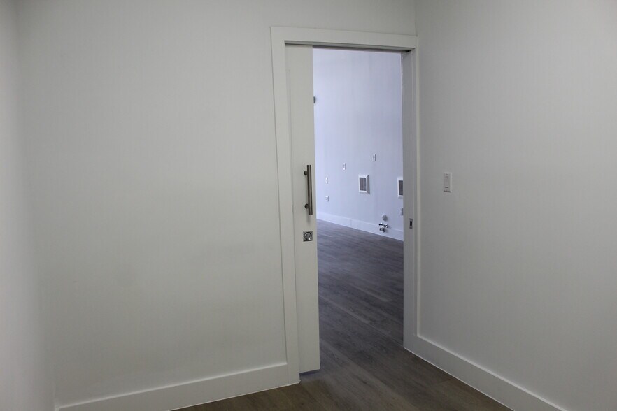 10887-10891 NW 17th St, Miami, FL à louer - Photo intérieure - Image 2 de 16
