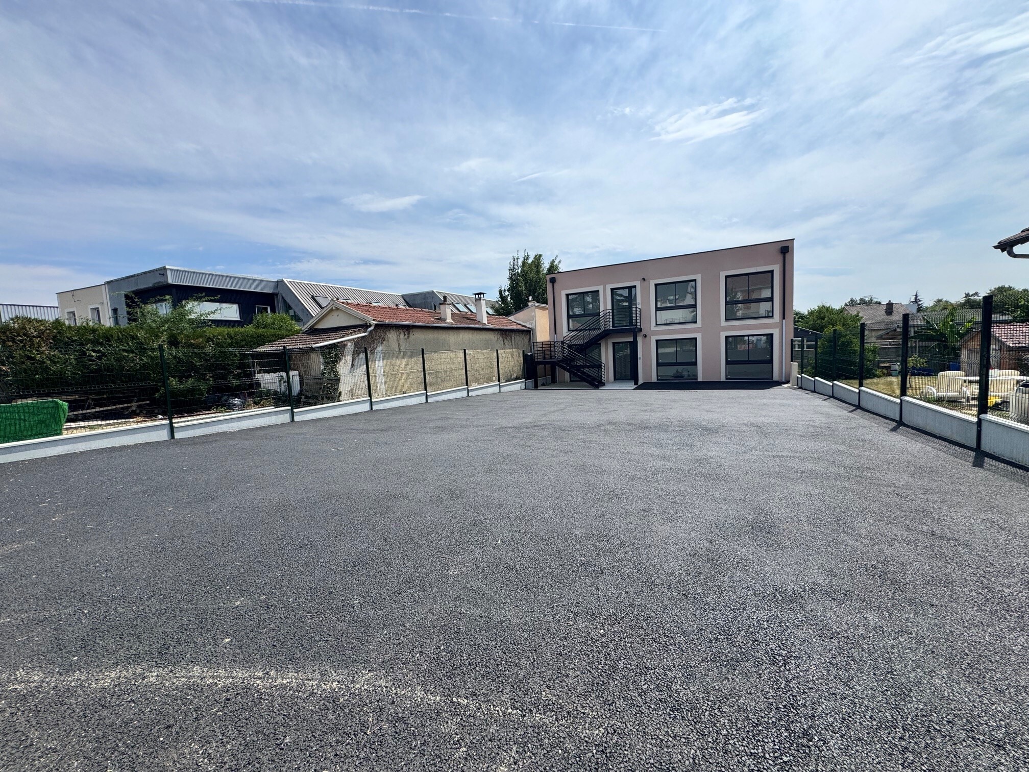 Office in Baillet-en-France for lease Building Photo- Image 1 of 5