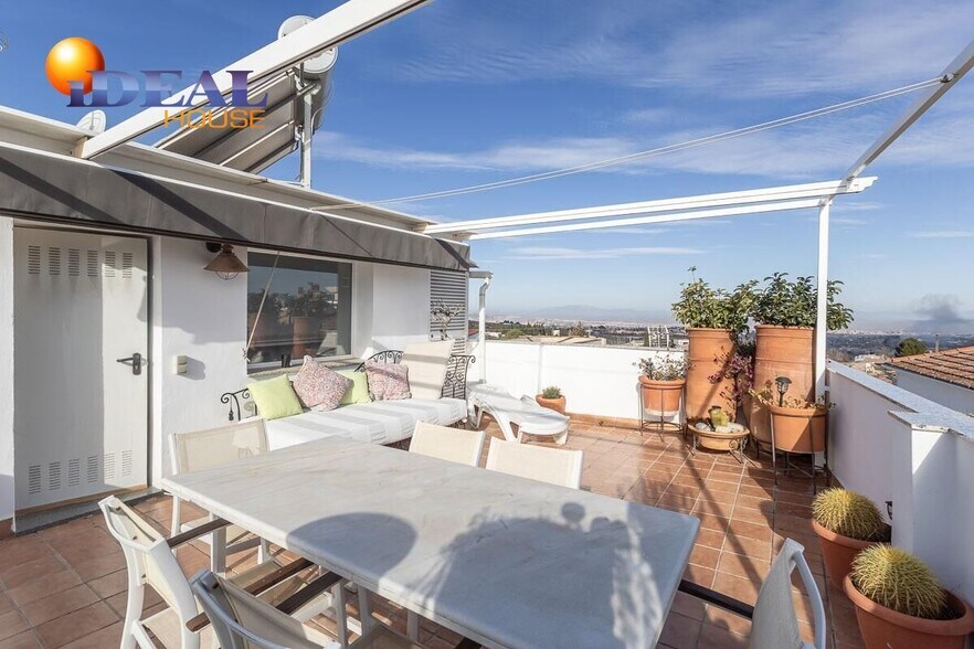 Immeuble residentiel dans Dílar, Granada à vendre - Photo du bâtiment - Image 3 de 50