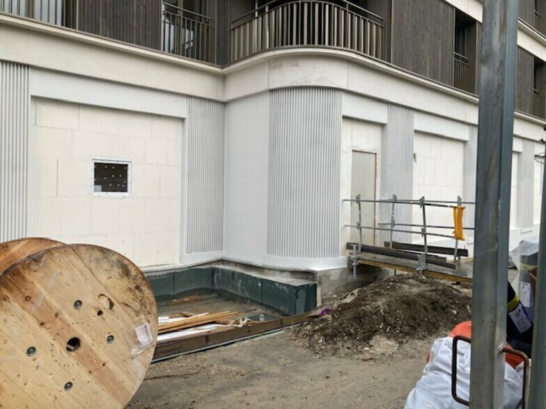 Retail in Noisy-le-Grand for lease - Construction Photo - Image 3 of 14