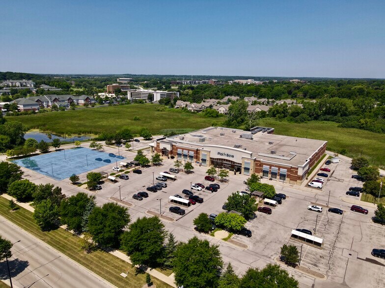 14870 W Greenfield Ave, Brookfield, WI à louer - Photo du bâtiment - Image 3 de 3