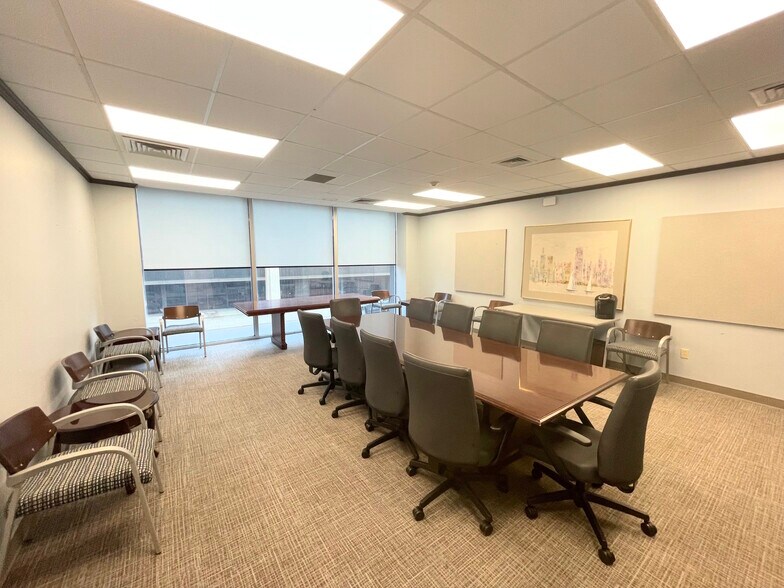 711 N Carancahua St, Corpus Christi, TX à louer - Photo du bâtiment - Image 3 de 9