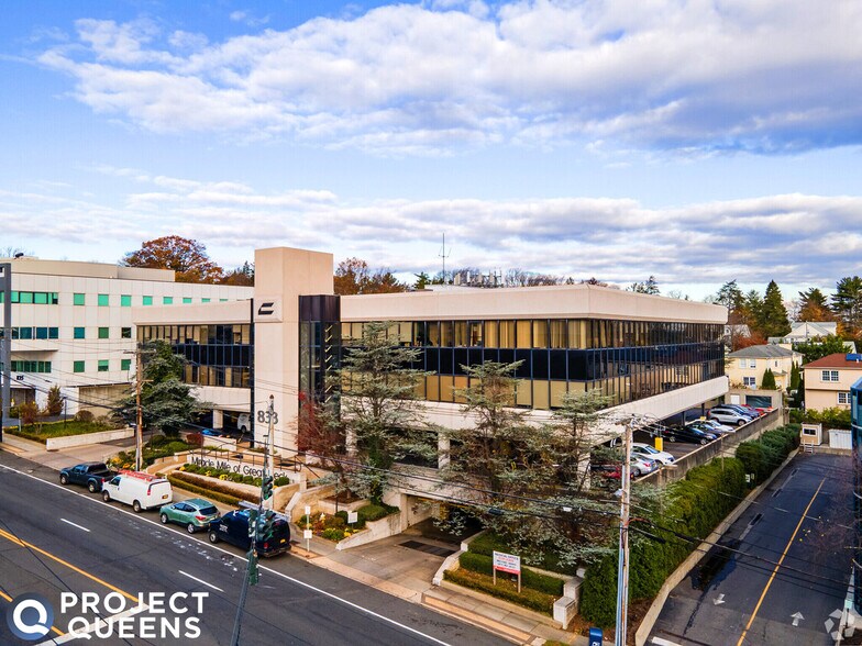 833 Northern Blvd, Great Neck, NY à louer - Photo du bâtiment - Image 1 de 14