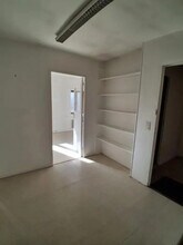 1 Avenue De La République, Houdan for lease Building Photo- Image 2 of 6