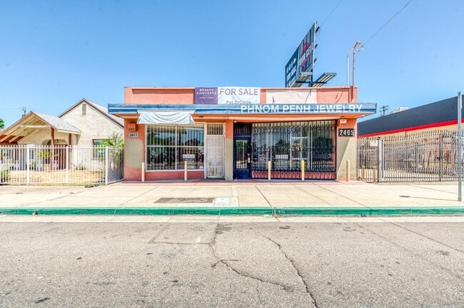 More details for 2403 E Clinton Ave, Fresno, CA - Retail for Sale
