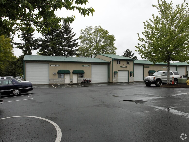 8136-8154 SW Durham Rd, Portland, OR à louer - Photo du bâtiment - Image 3 de 13