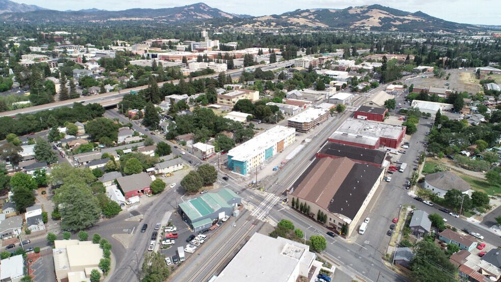 8 W 9th St, Santa Rosa, CA à vendre - Photo du bâtiment - Image 2 de 21