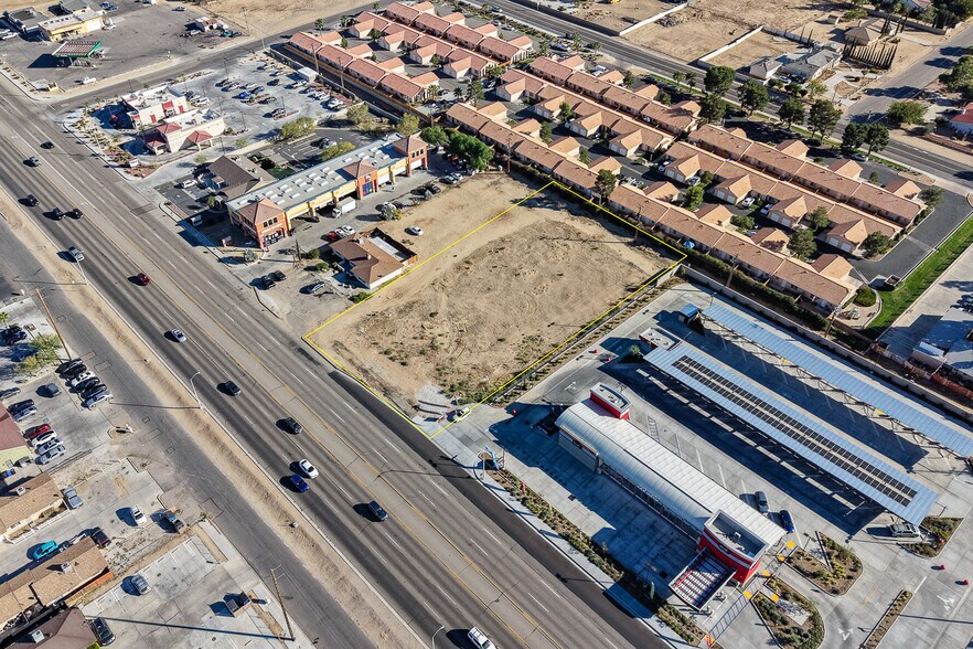 15403 Bear Valley Rd, Hesperia, CA à vendre - Photo du bâtiment - Image 2 de 21