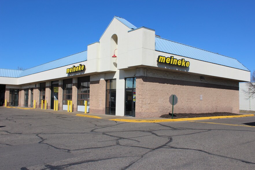 8080-8098 Brooklyn Blvd, Brooklyn Park, MN à louer - Photo du bâtiment - Image 3 de 3