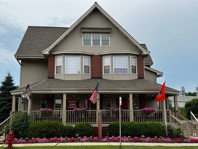 4629 N Port Washington Rd, Milwaukee, WI à vendre - Photo du bâtiment - Image 1 de 31