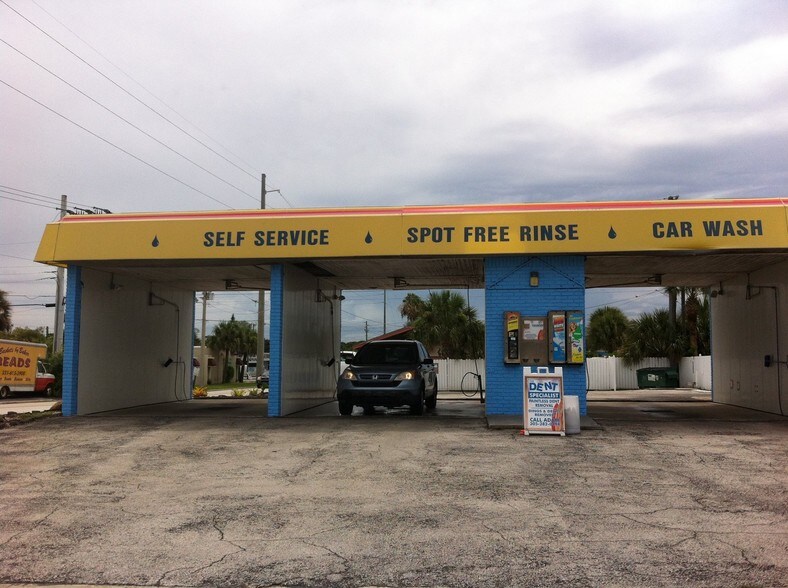 302 N Atlantic Ave, Cocoa Beach, FL à vendre - Photo du bâtiment - Image 2 de 4