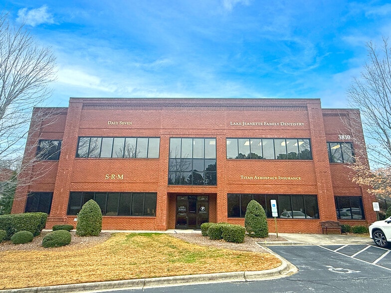 3810 N Elm St, Greensboro, NC for lease - Primary Photo - Image 1 of 1