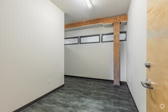2512 SE 25th Ave, Portland, OR for lease Interior Photo- Image 2 of 2
