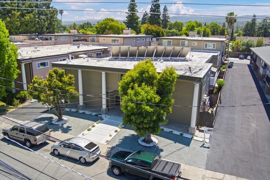 1442 Gordon St, Redwood City, CA à vendre - Photo du bâtiment - Image 2 de 8