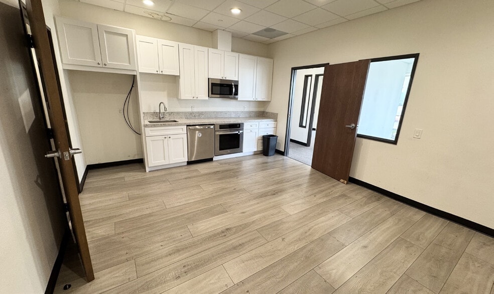 1132 Olympic Dr, Corona, CA for lease - Interior Photo - Image 3 of 7