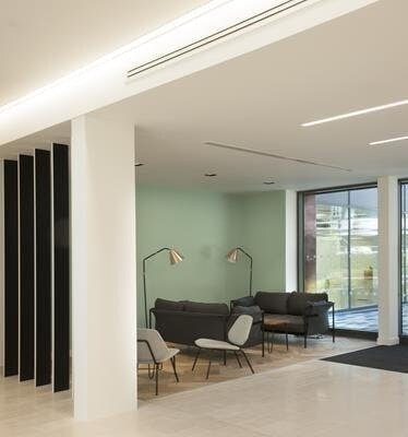 250 South Oak Way, Reading à louer - Photo du bâtiment - Image 3 de 6