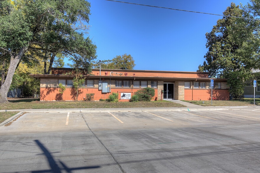 217 College St, Sulphur Springs, TX for sale - Primary Photo - Image 2 of 12