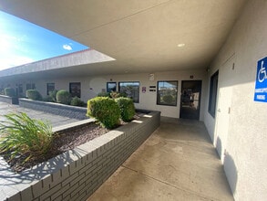 17450 Main St, Hesperia, CA à louer Photo intérieure- Image 2 de 4