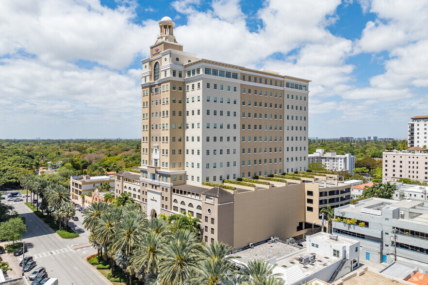 355 Alhambra Cir, Coral Gables, FL à louer - Photo du bâtiment - Image 1 de 7