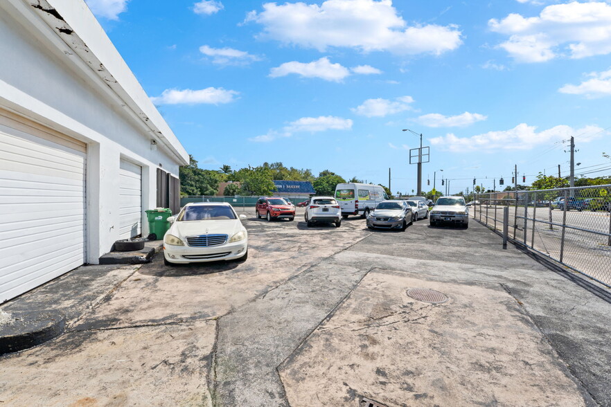 11815 NE 2nd Ave, Miami, FL for sale - Building Photo - Image 2 of 18